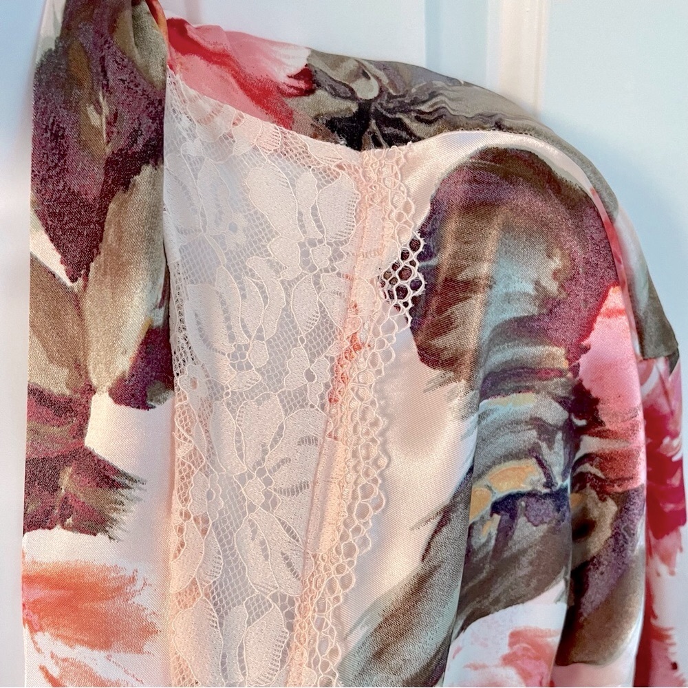 Rose 🌹 Satin & Lace Robe - Picture 4 of 11